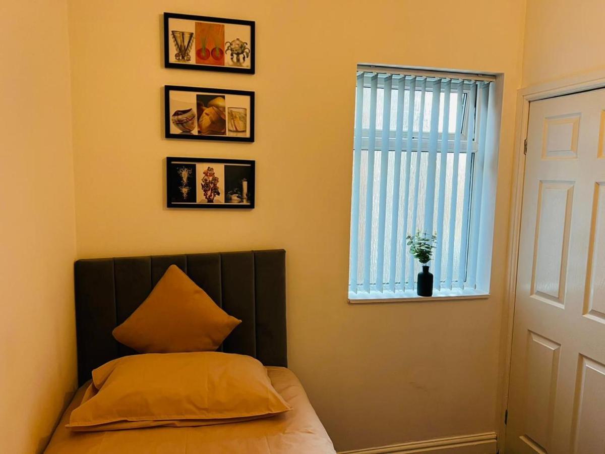 Luxury Double & Single Rooms With En-Suite Private Bathroom In City Centre Stoke On Trent Екстер'єр фото