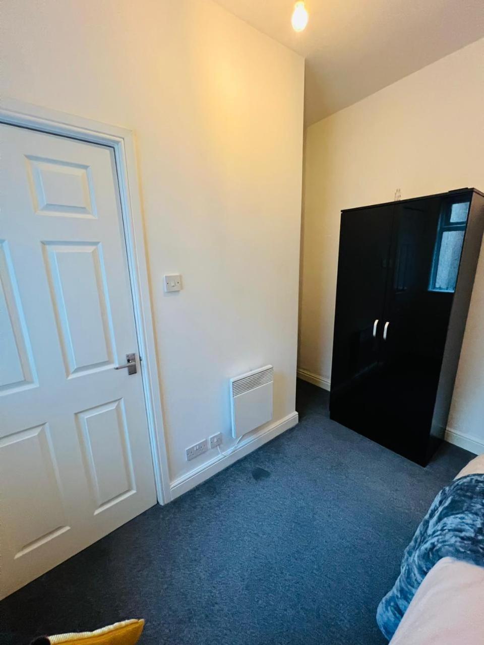 Luxury Double & Single Rooms With En-Suite Private Bathroom In City Centre Stoke On Trent Екстер'єр фото